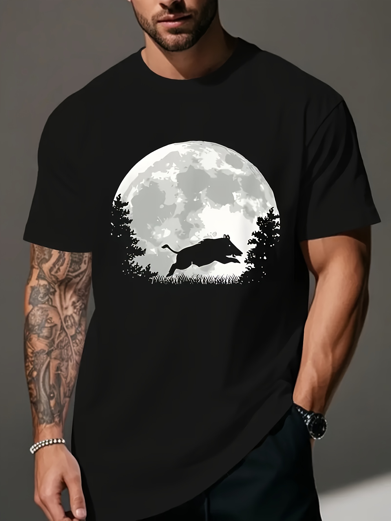 Hunting And Camping In Forest - تي شيرت رجالي بتصميم 